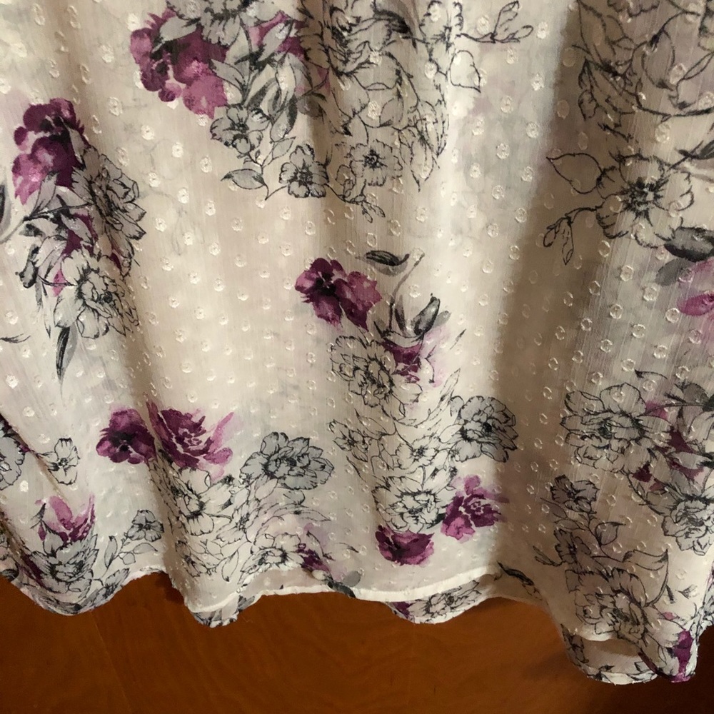 Torrid vneck floral blouse - Picture 4 of 9